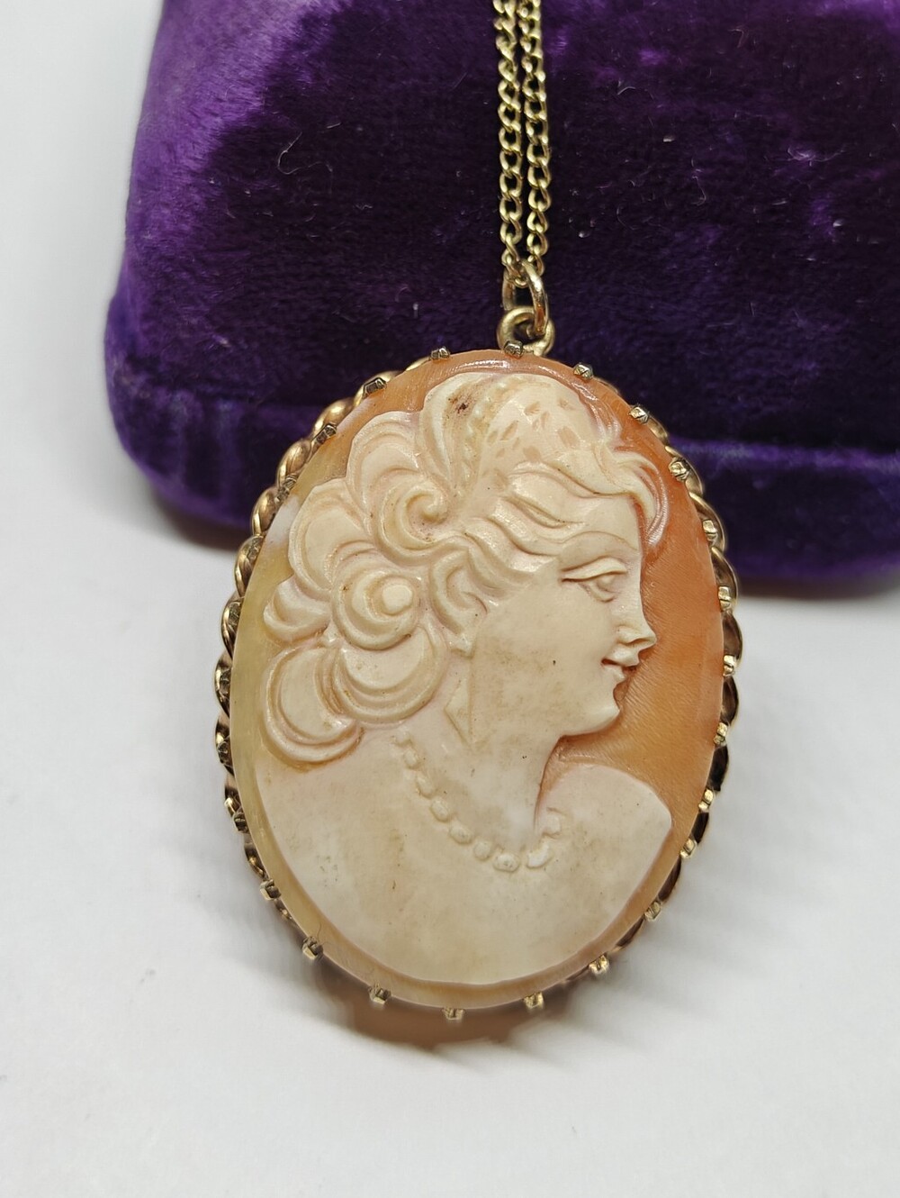 Vintage Antique Cameo Pendant Necklace